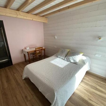 Maison Neuve Tout Confort, Deux Chambres 圣马丁迪蒙 外观 照片