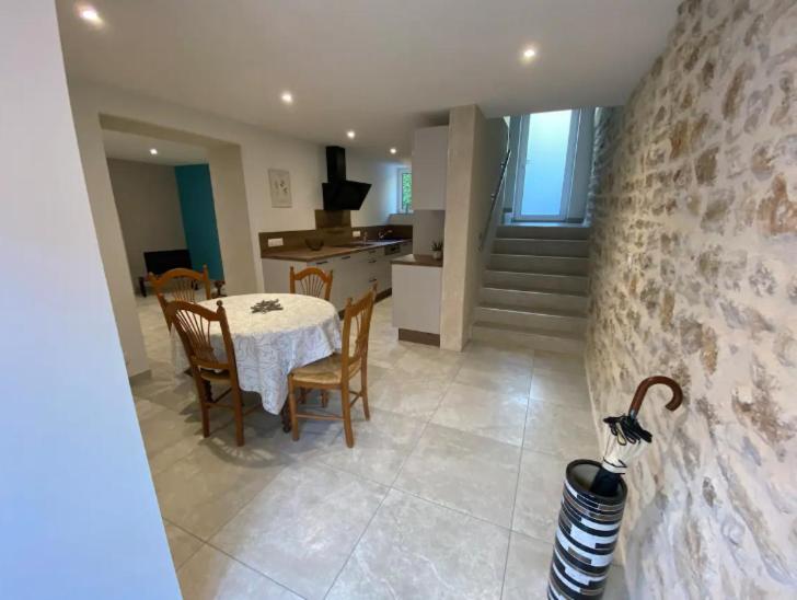 Maison Neuve Tout Confort, Deux Chambres 圣马丁迪蒙 外观 照片