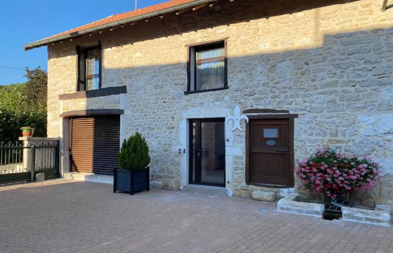 Maison Neuve Tout Confort, Deux Chambres 圣马丁迪蒙 外观 照片
